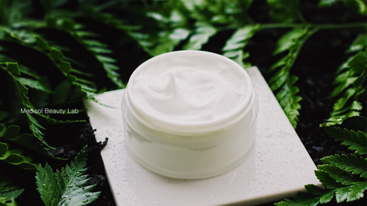 小寒 ― 静かな寒さの中で、再生を守る。  ヒト幹細胞上清FDエッセンスと、クリームで仕上げる冬のケア